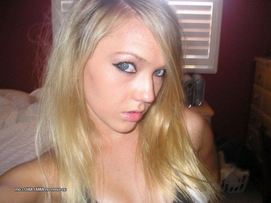 11P Collection of a sexy blonde babe camwhoring in her bedroom