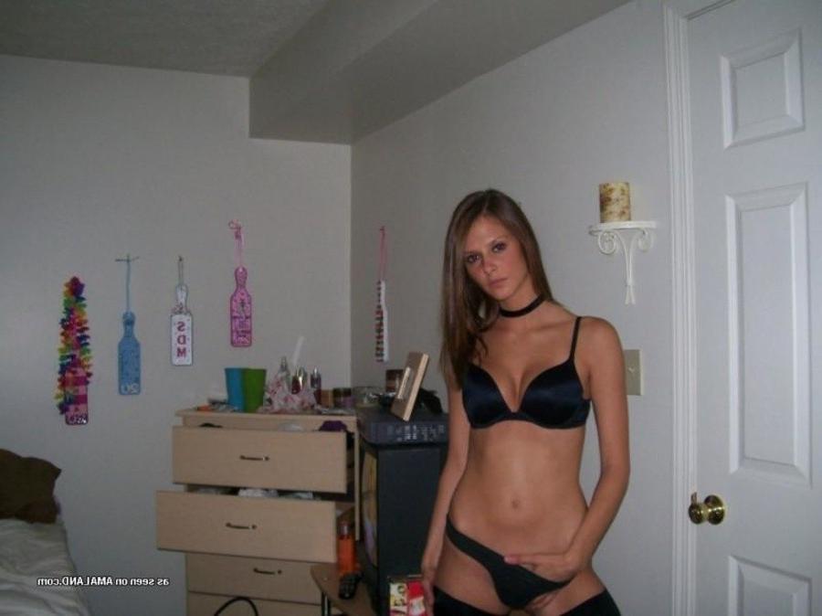 11P Collection of hot amateur girlfriends posing sexy at home