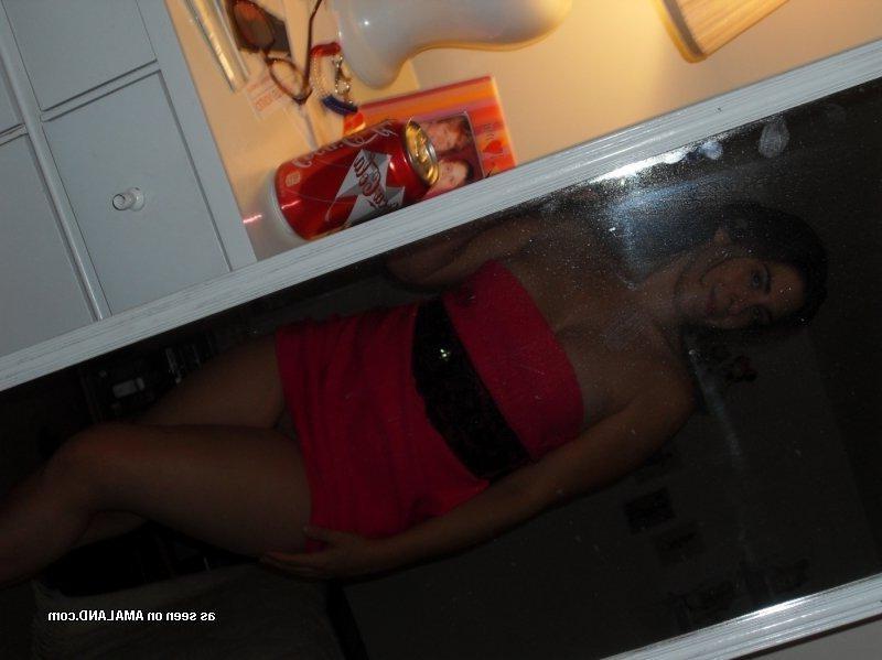 10P Fatass amateur gf camwhoring in her bedroom