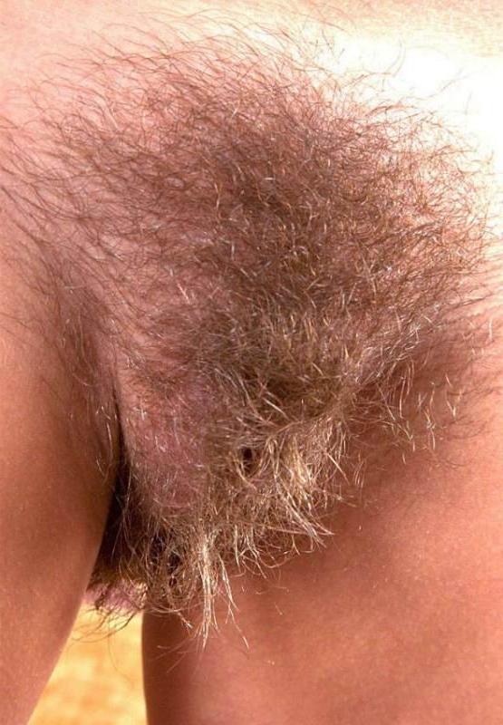 16P amateur blonde showing her hairy pussy