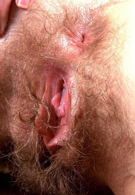 16P amateur blonde showing her hairy pussy