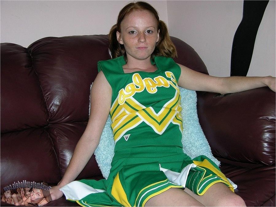 14P Nude cheerleader teen shows tight pussy and amateur asshole