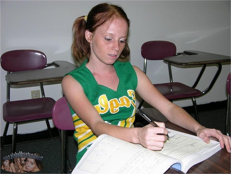 14P Nude cheerleader teen shows tight pussy and amateur asshole