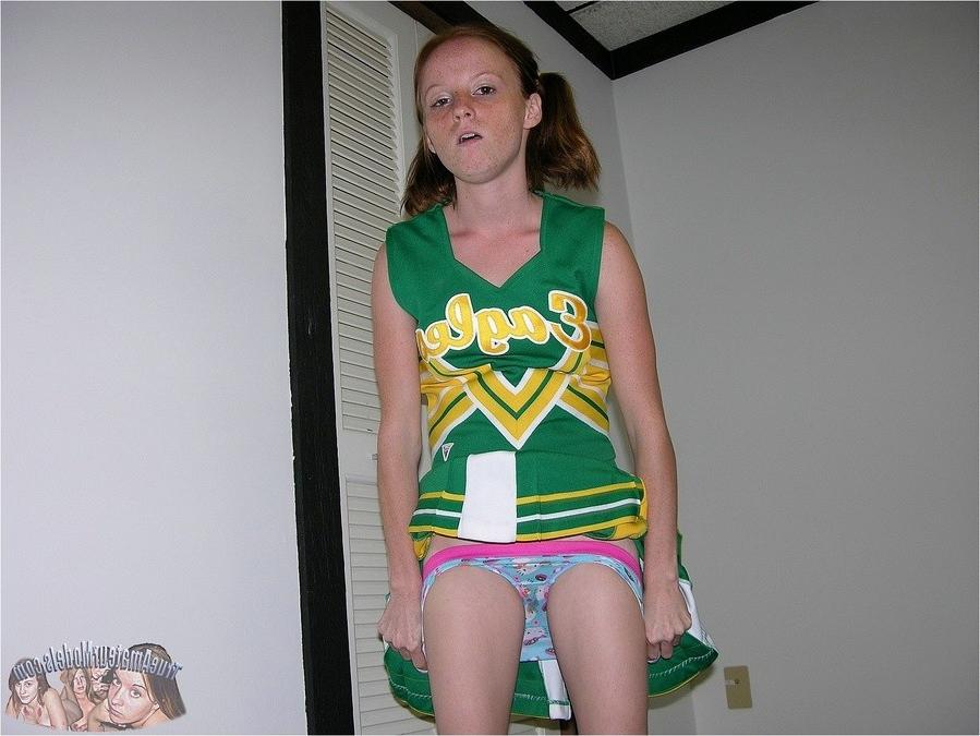 14P Nude cheerleader teen shows tight pussy and amateur asshole