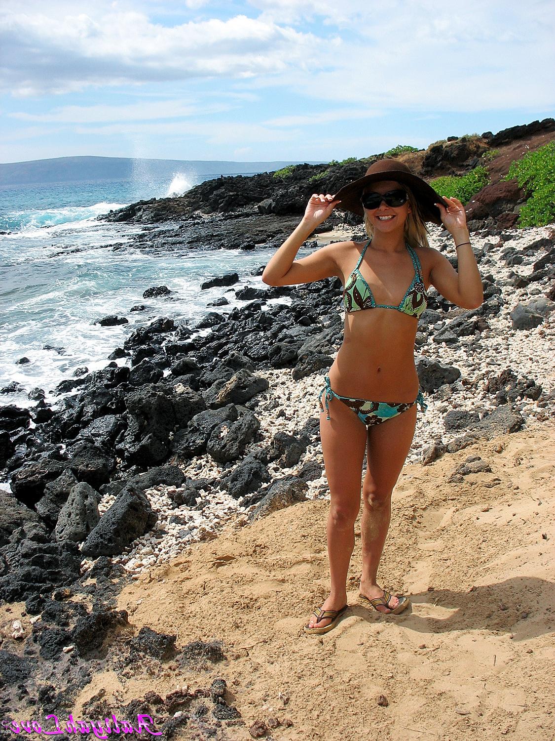 18P Gorgeous Aaliyah Love naked on the beach in Hawaii