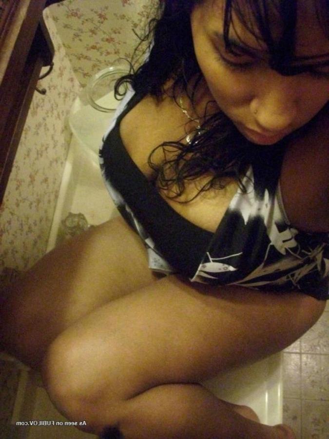 9P Busty chunky babe selfshooting in her bedroom
