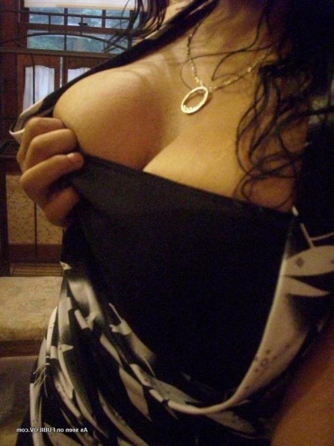 9P Busty chunky babe selfshooting in her bedroom