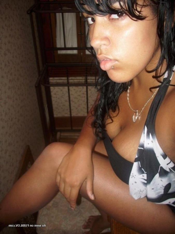 9P Busty chunky babe selfshooting in her bedroom