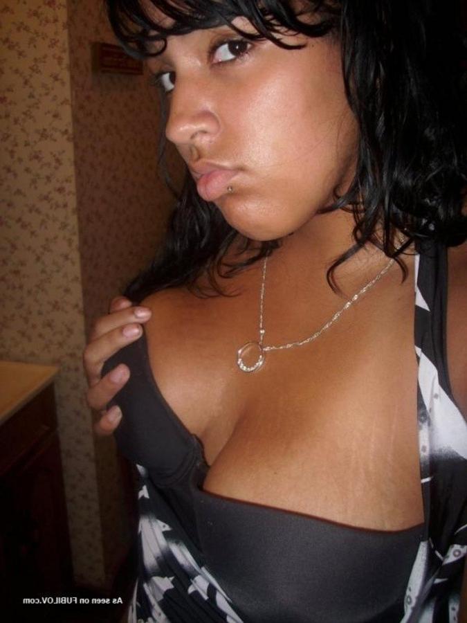 9P Busty chunky babe selfshooting in her bedroom