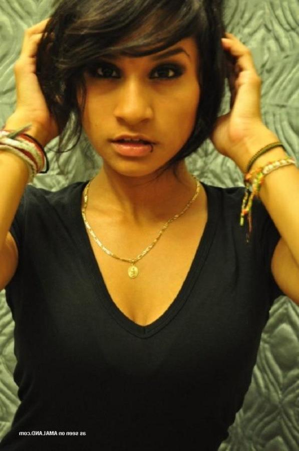 11P Gallery of an amateur babe camwhoring in her bedroom