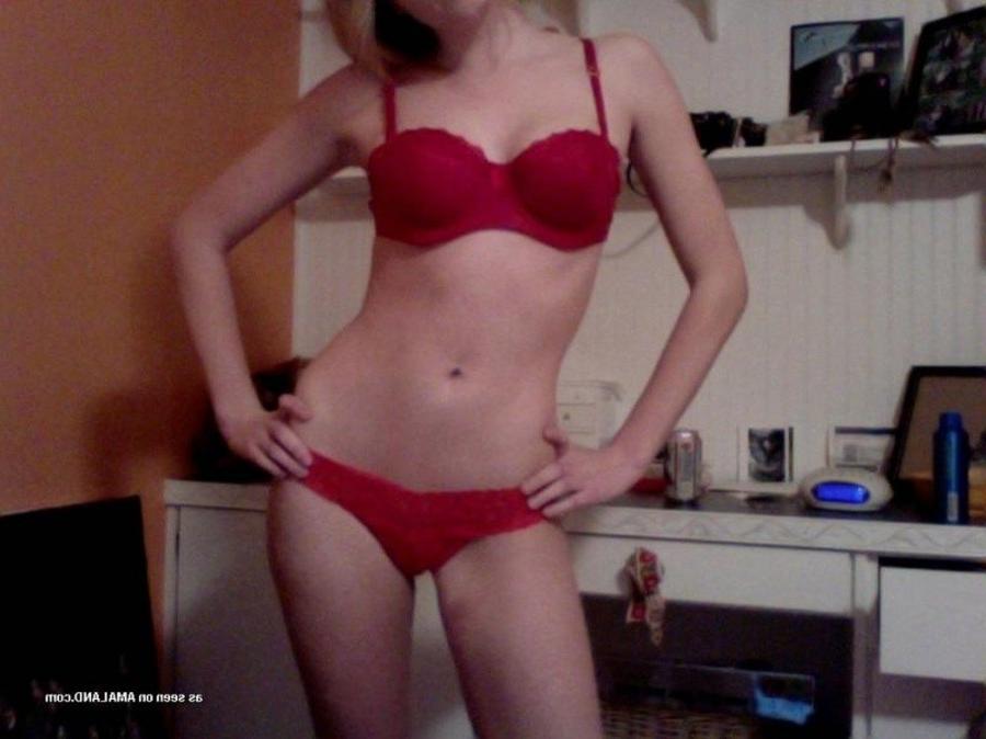 11P Compilation of a sexy hottie posing naked in her bedroom
