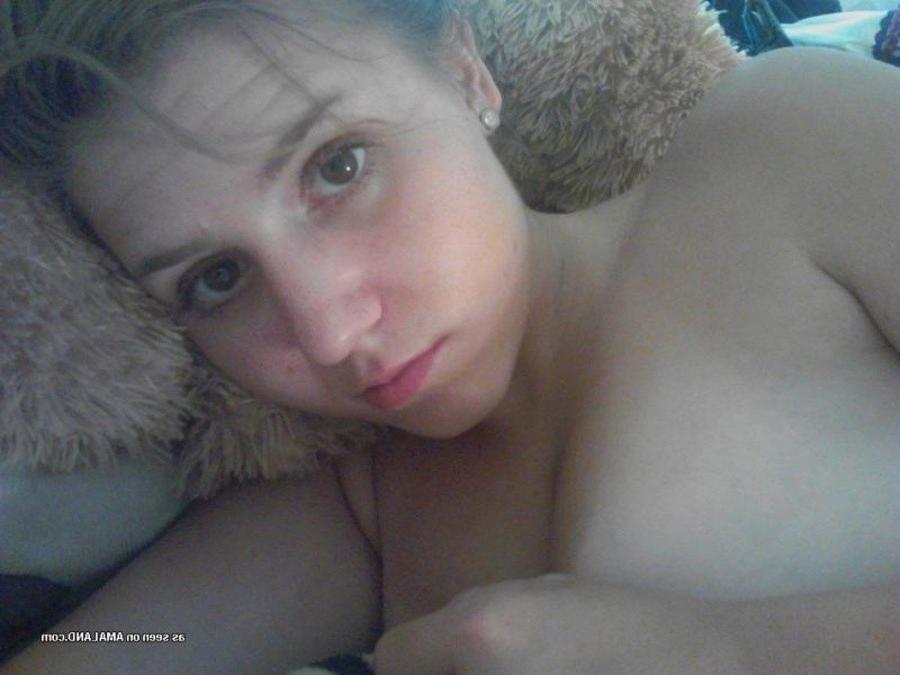 11P Amateur blonde chick teasing while camwhoring at home