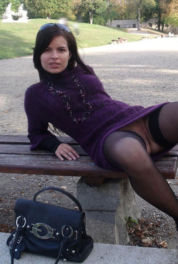 12P Nude pussy upskirt