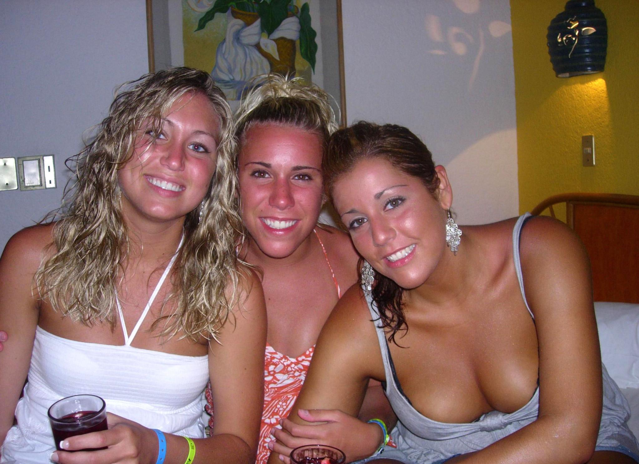 15P Drunk amateur girlfriends partying and flashing