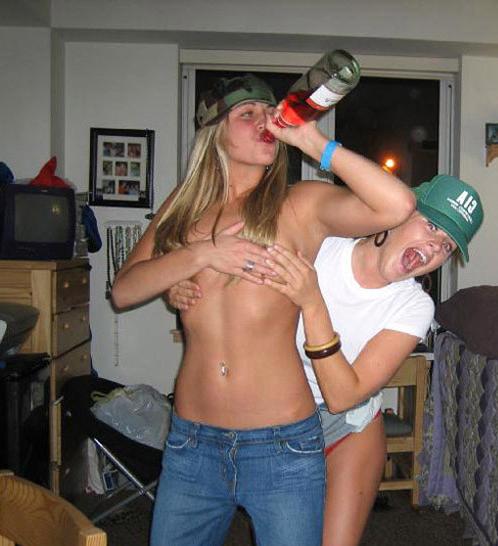 15P Drunk amateur girlfriends partying and flashing