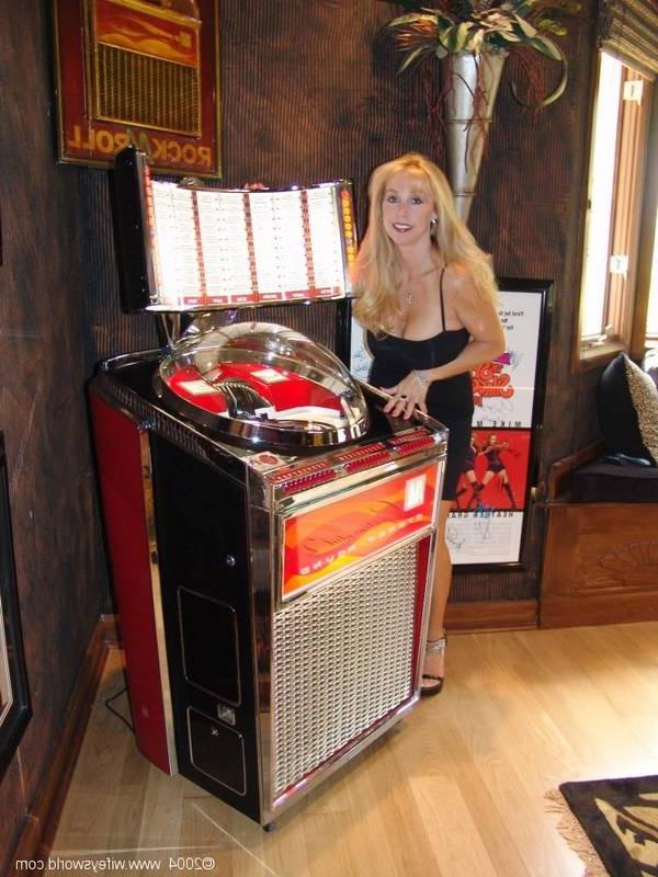 15P Buxom blonde nude in her pool room