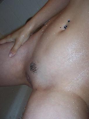10P Incredible home close-ups with tattooed bald pussy shown
