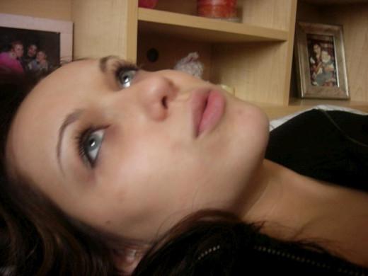 8P Babe sets her home cam and shakes big titties