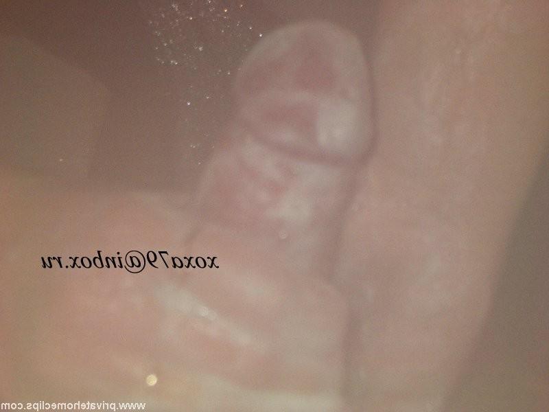 16P Home clip with chick washing dick and eating it