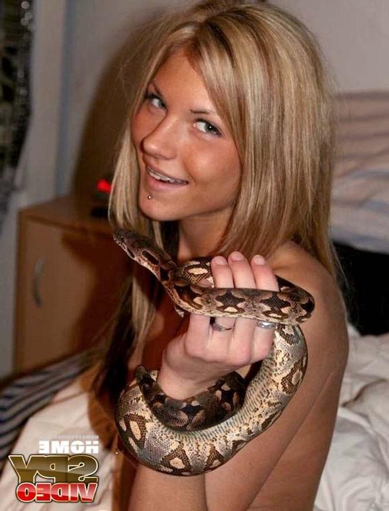 15P Luxurious blonde gets shot on home cam with her snake