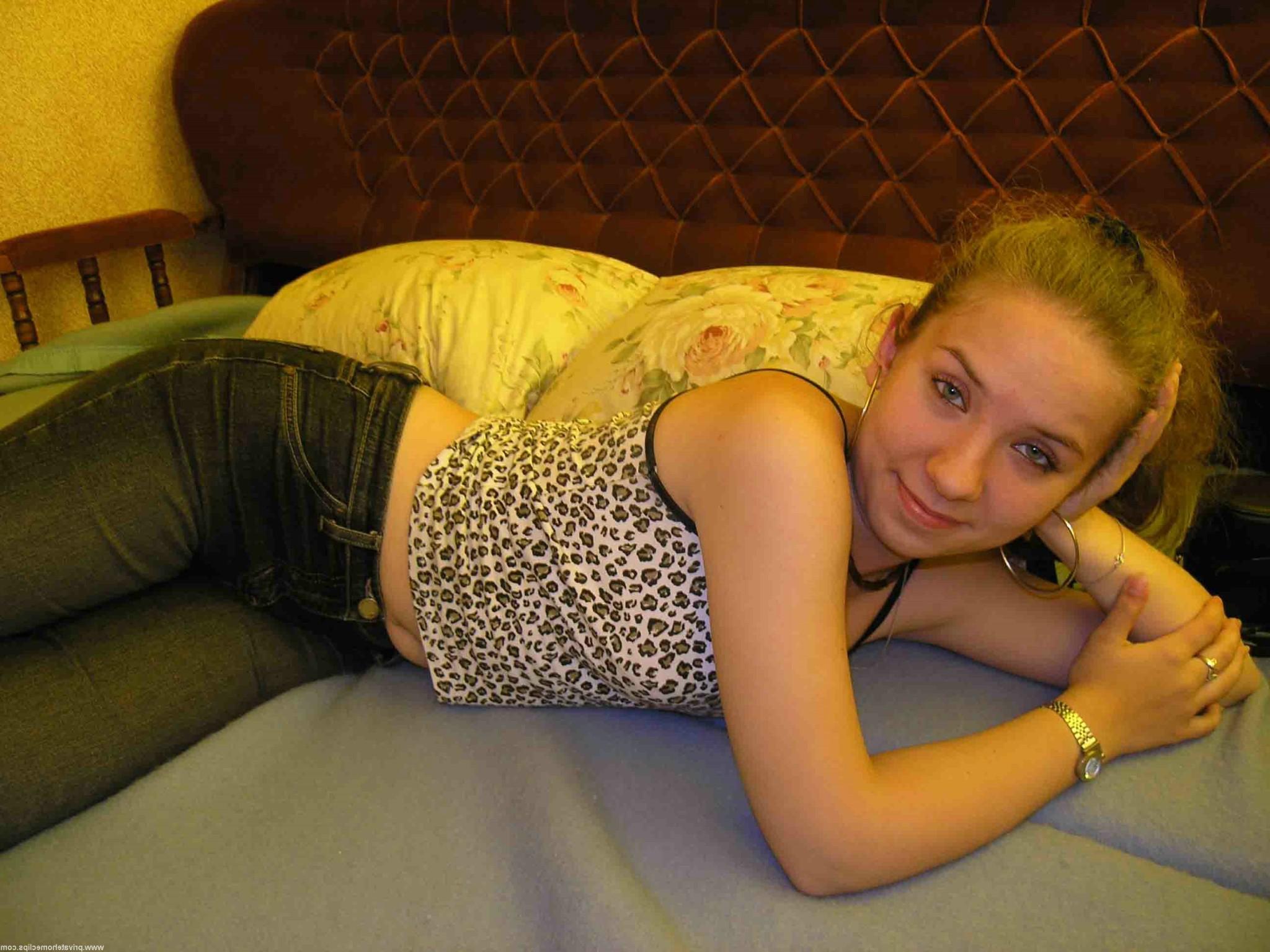 16P Home clip with sexy teen slowly stripping