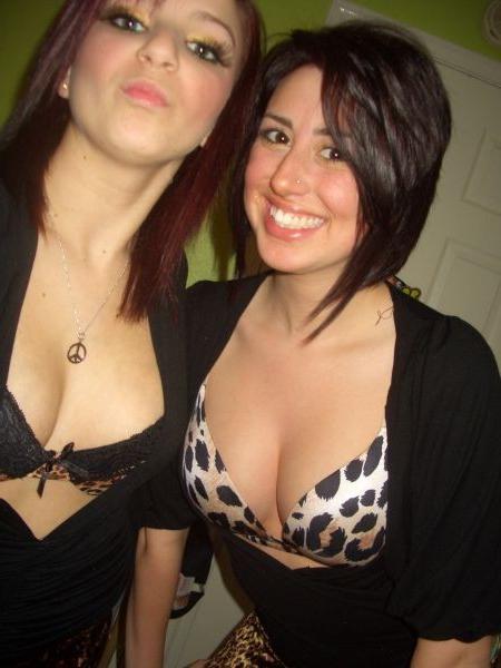 10P Pantieless doll fooling around in hot amateur pics