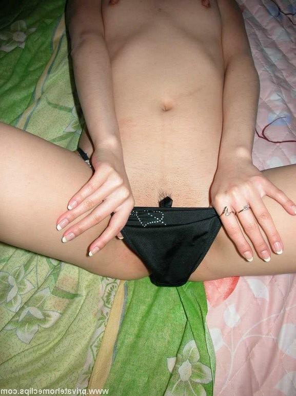16P Home video with babe baring her tight pussy