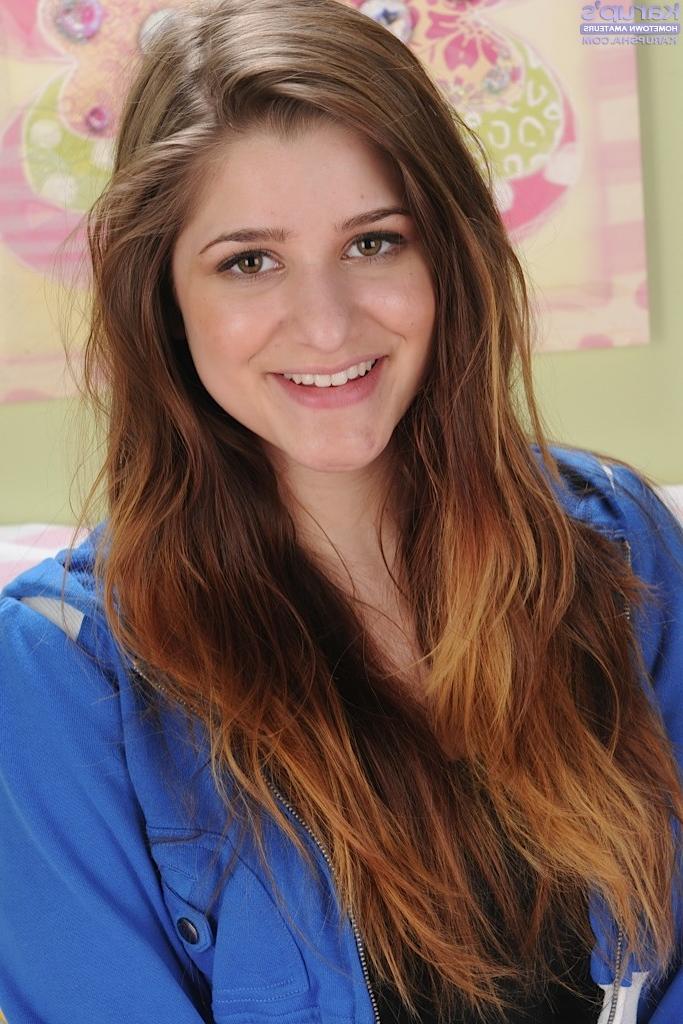 15P Cute girl next door Teddi Rae dildos her shaved box