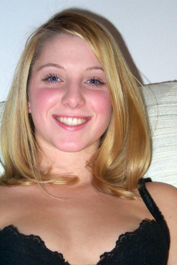 16P Pictures of a naked blonde naked in her bedroom