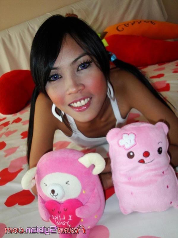 16P Big eyed thai cutie strips in her bedroom