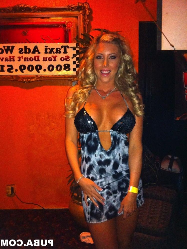 15P More fun behind the scenes with sexy blond Samantha Saint