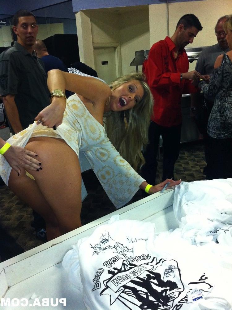 15P More fun behind the scenes with sexy blond Samantha Saint