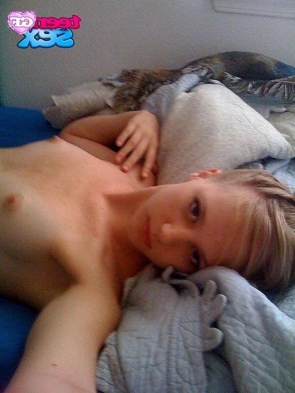 12P Doll piercing the holes on nasty girlfriend photos