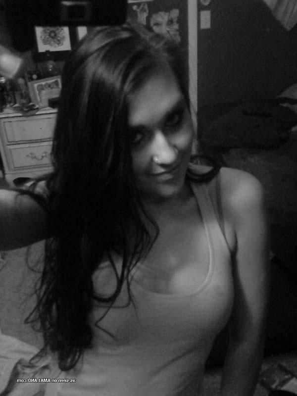16P Sexy Wendy camwhoring in her bedroom