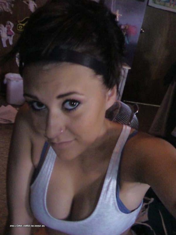 16P Sexy Wendy camwhoring in her bedroom