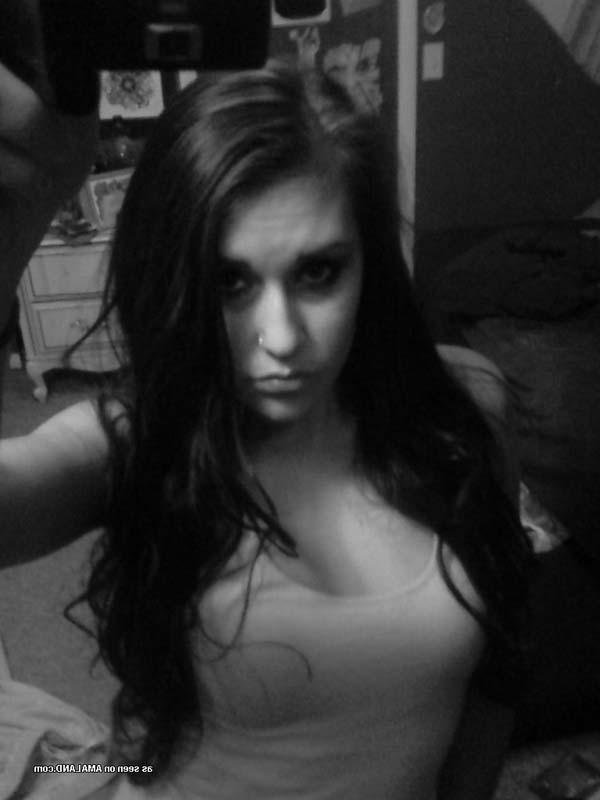 16P Sexy Wendy camwhoring in her bedroom