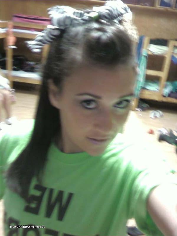 16P Sexy Wendy camwhoring in her bedroom