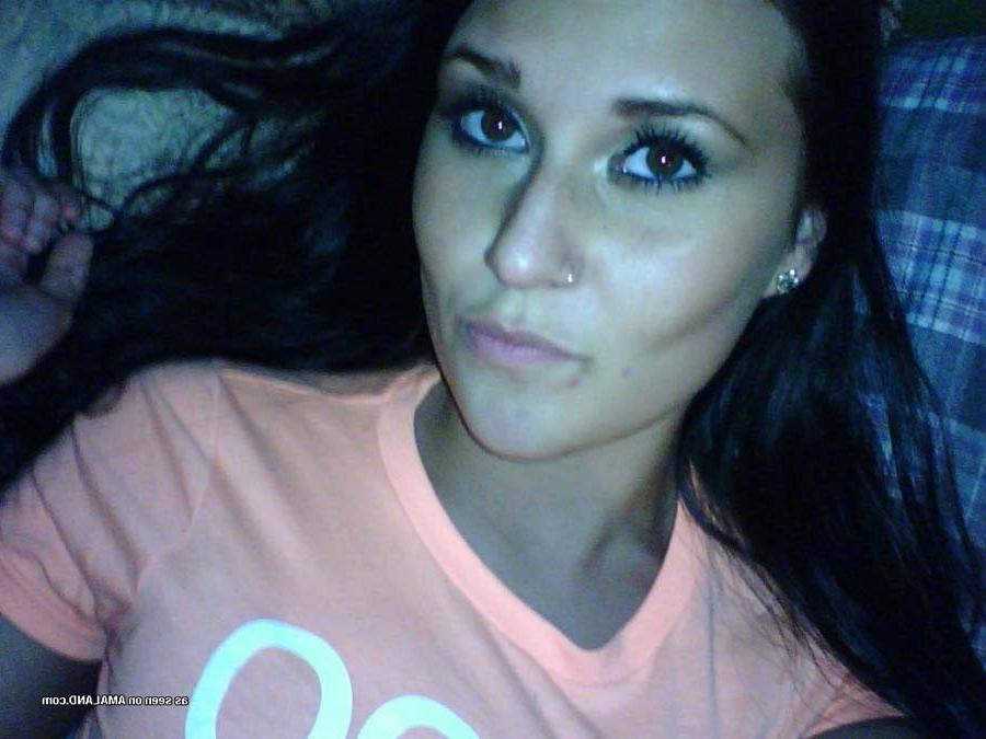 16P Sexy Wendy camwhoring in her bedroom