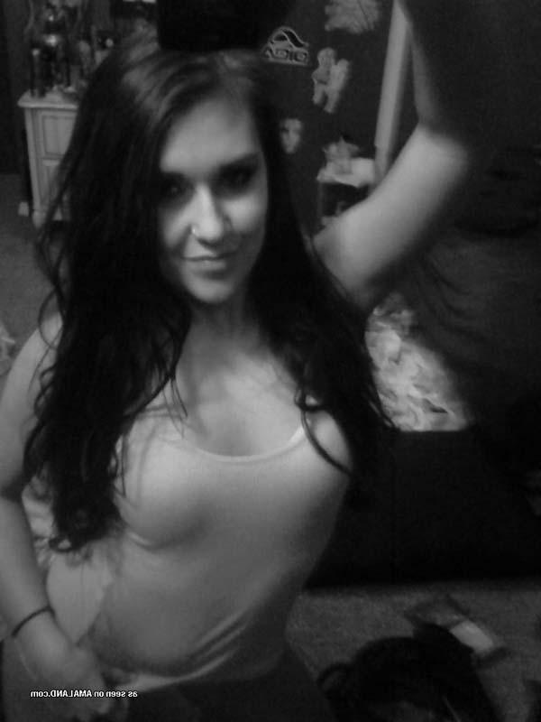 16P Sexy Wendy camwhoring in her bedroom