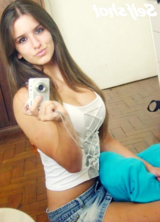 8P Cute teen girlfriends show their impressive nude melons