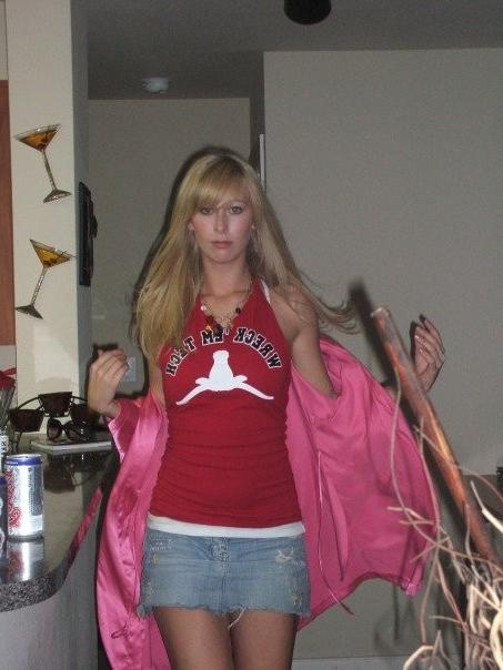 12P Beautiful long hair girlfriend showing her pussy lips and nice tits