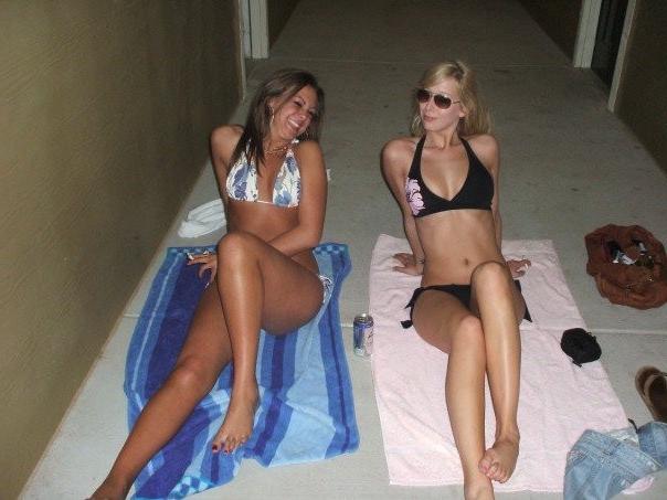 12P Beautiful long hair girlfriend showing her pussy lips and nice tits