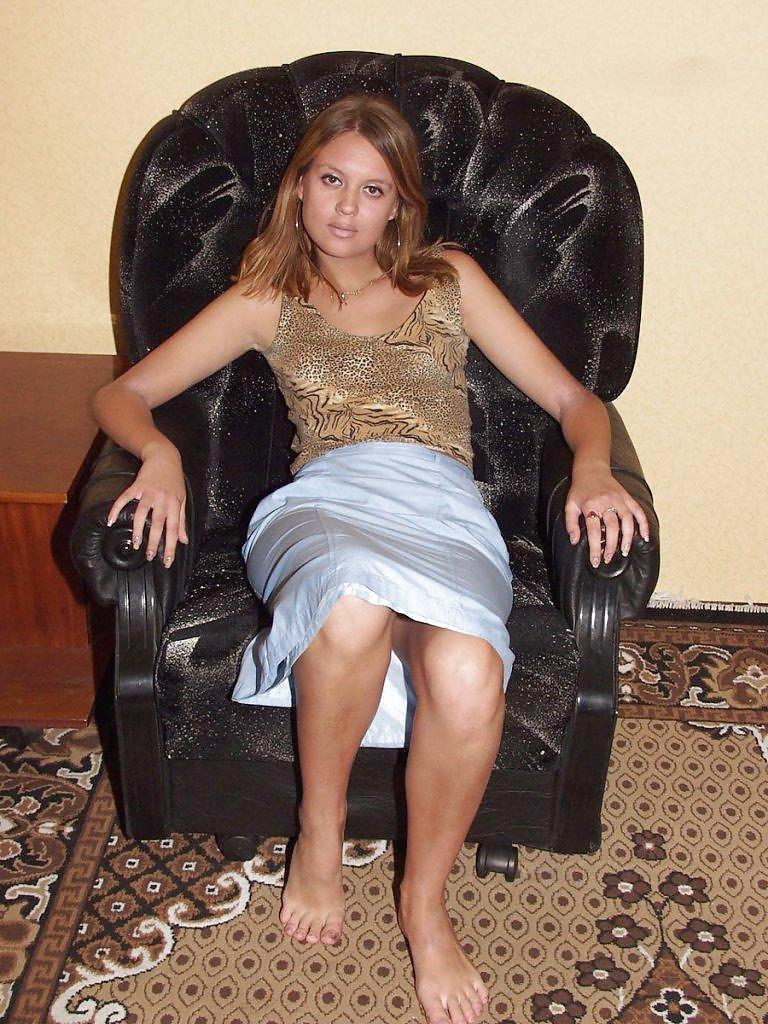 25P RUSSIAN GIRL POSE AT HOME I