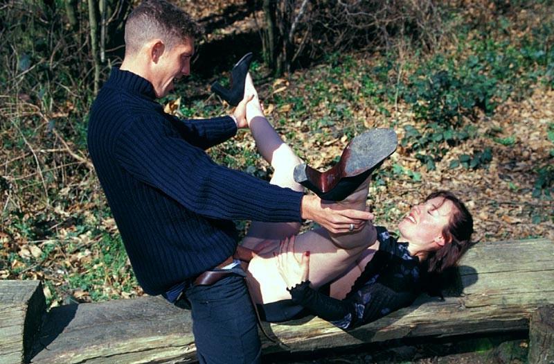 20P British exhibitionists fucking at a dogging spot
