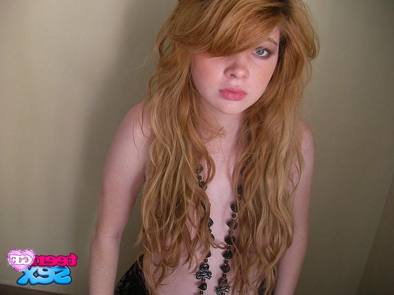 12P Amateur girlfriend with long hair on topless pics