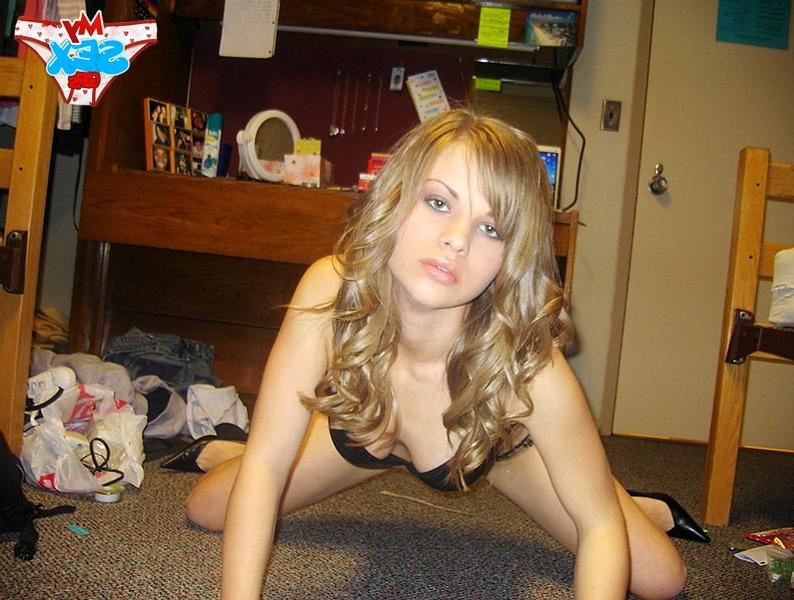 12P Drunk girlfriend in lingerie performs strip dance