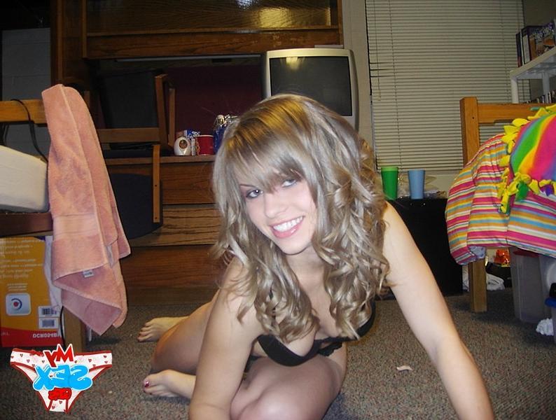 12P Drunk girlfriend in lingerie performs strip dance