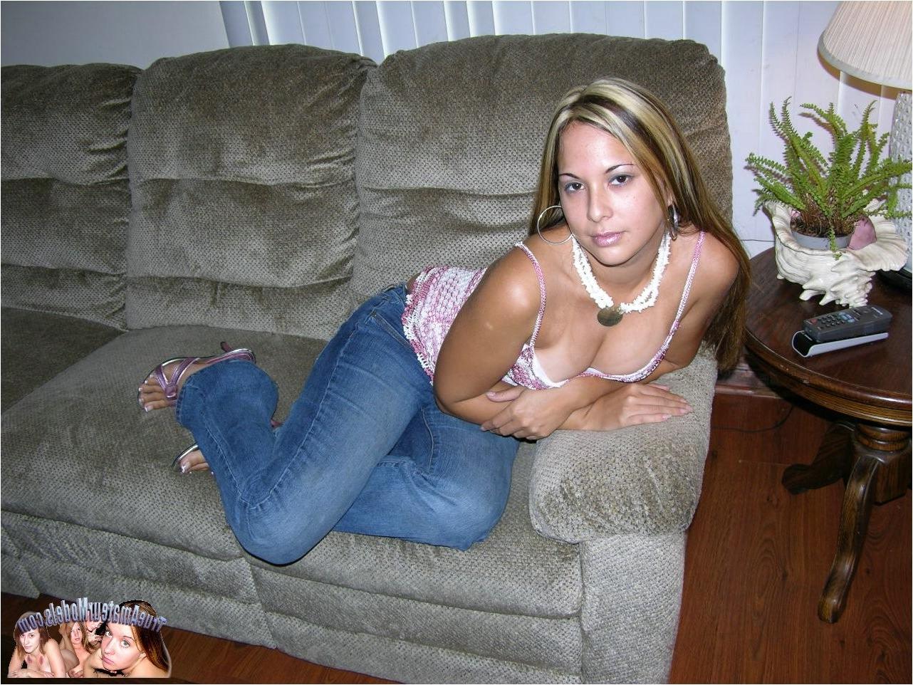10P Hot Amateur Babe Spreading Her Pussy And Asshole Apart