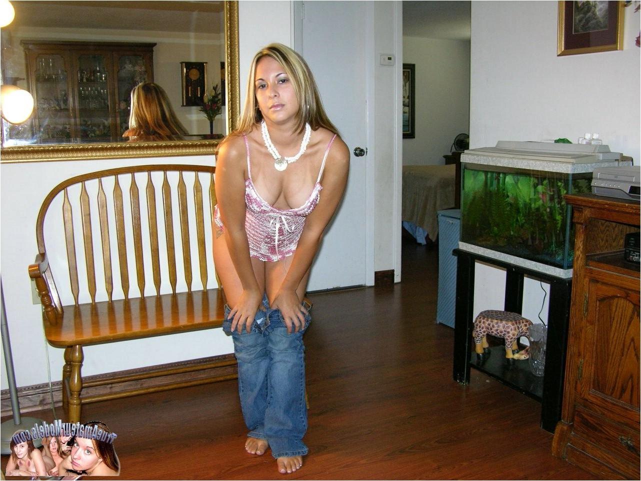 10P Hot Amateur Babe Spreading Her Pussy And Asshole Apart