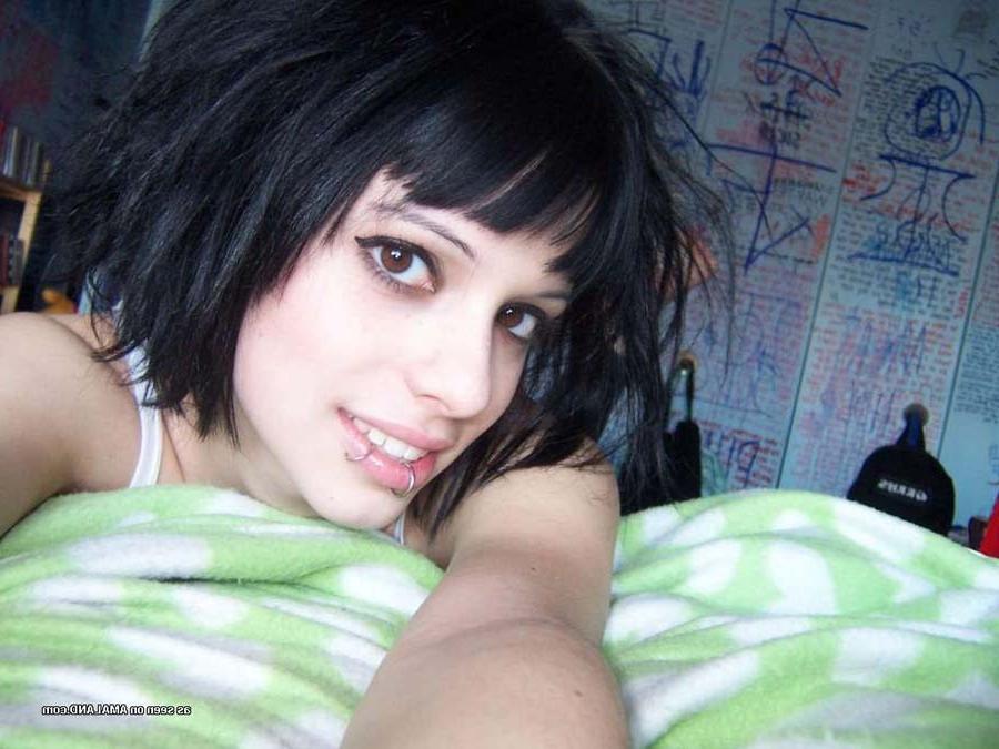 16P Sexy Sarah selfshooting in her bedroom